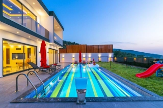 Villa Asyamore Duo | Kalkan Akbel’de Korunaklı, Jakuzili ve Saunalı 