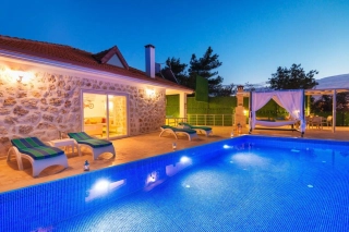 Villa Alya İslamlar – Kalkan’da Doğa ve Deniz Manzaralı, Jakuzili