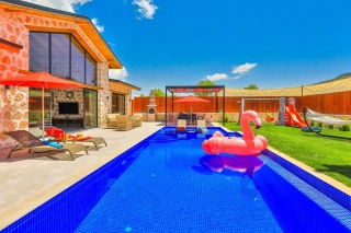 Villa Düşler Bahçesi – Kalkan Sarıbelen’de Jakuzili, Korunaklı Villa