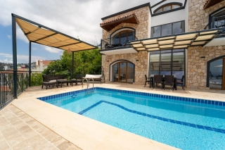Villa Meltem – Kızıltaş’ta Deniz Manzaralı Taş Mimari Lüks Villa