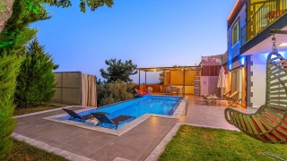Villa Vivaldi – Private Jacuzzi Villa in Kalkan Çavdır, Ideal 
