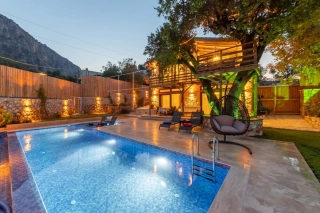 Villa Kayadibi | Kalkan Ulugöl’de Doğa İçinde Jakuzili Muhafazakâr 