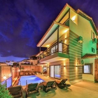 Villa Parle – Kalkan Akbel’de Deniz Manzaralı, Jakuzili, 8 Kişilik 