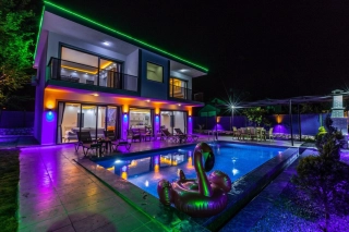 Villa Last Summer – Honeymoon-Villa mit Jacuzzi & Privatem Pool 