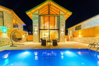 Villa Vega Bezirgan, 2 Kişilik, Korunaklı,Jakuzili |Kalkan Villa