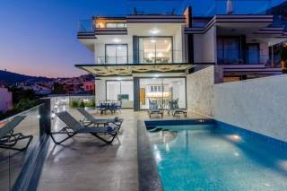 Villa Dicle – Kalkan’da Deniz Manzaralı, Jakuzili ve Modern Lüks Villa
