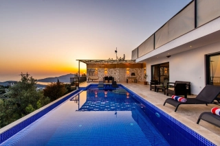 Villa Maya | Honeymoon-Villa mit Infinity-Pool & Jacuzzi in Kalkan Kör