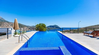 Villa Aquamarine – Kalkan Ortaalan’da Jakuzili Üst Havuzlu, Isıtmalı 