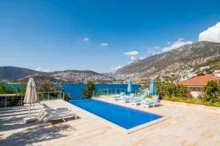 Villa Hillside Kisla – 500 m to the Sea, Villa with Infinity Pool