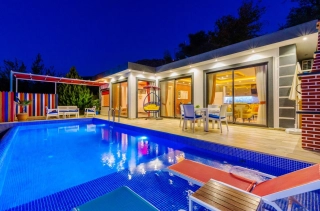 Villa Linam Üzümlü – Jakuzili Balayı Villası | Korunaklı Havuz