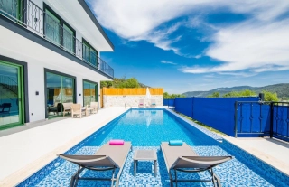 Villa Burcu Sarıbelen – Luxusvilla mit Whirlpool & Kinderspielplatz