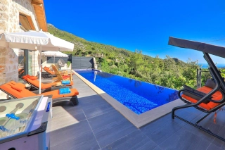 Villa Tek Kalkan – Abgeschiedene Luxusvilla aus Stein mit Whirlpool