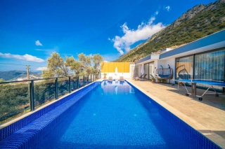 Villa Deste Duo – Kalkan Kördere’de Korunaklı, Doğa İçinde Modern