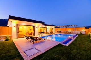 Villa Terasa | Secluded Private Pool Villa with Jacuzzi in Sarıbelen