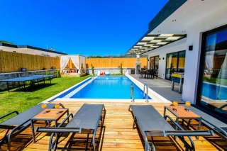 Villa Rosero | Secluded Private Pool Villa with Jacuzzi in Sarıbelen