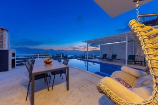 Villa Seçkin – Luxusvilla mit Meerblick & Whirlpool in Kördere