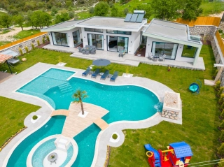 Villa Green House – Kalkan Sarıbelen’de Korunaklı Bahçeli Villa