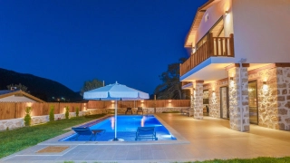 Villa Serendipity – Geschützte Naturstein-Ferienvilla mit Privatpool 