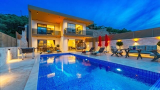 Villa Eser Yeşilköy | Kalkan’da Korunaklı Havuzlu, Jakuzili, 5 Kişilik