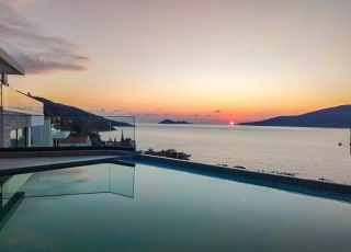 Villa Serendipity Kömürlük | Kalkan’da Deniz Manzaralı, Havuzlu Villa