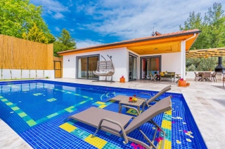 Villa Narya | Abgeschiedene Villa mit Whirlpool in Kalkan Islamlar