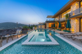 Villa Ela Quality – Luxuriöse Villa in Kalkan Akbel mit Infinity-Pool