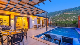 Villa Özüm | Geschützte Villa mit Pool & Jacuzzi in Kalkan Islamlar