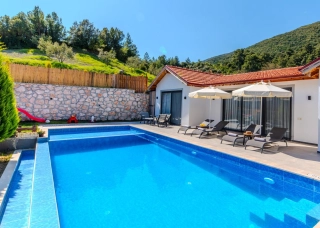 Villa Dessa – Kalkan Sarıbelen’de Korunaklı Havuzlu Aile Villası