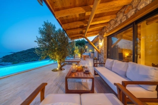 Villa Water Edge 4 – Luxury Villa with Private Beach Access & Sea View