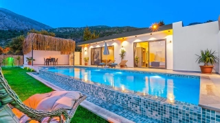 Villa Mercan Çayköy – Secluded Jacuzzi Honeymoon Villa in Kalkan
