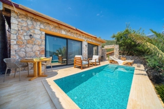 Villa Water Edge 5 – Kalkan Kalamar Koyu’nda Özel Plajlı
