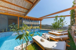 Villa Dacron – Kalkan Kördere’de Korunaklı Havuzlu Lüks Villa