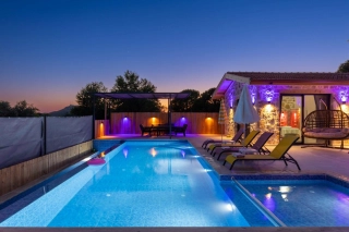 Villa Desiderio – Naturvilla mit Steinarchitektur, Jacuzzi & Pool