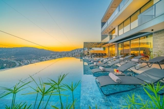 Villa Grey Falcon – Luxusvilla mit 6 Schlafzimmern & Meerblick 