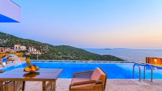 Villa Nevra – Kaş Gökseki’de Jakuzili, Deniz Manzaralı Lüks Villa