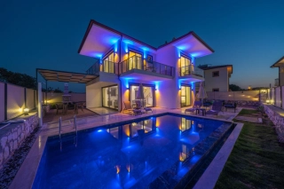 Villa Yaz Rüzgarı | Kaş Çukurbağ’da Jakuzili, Korunaklı Havuzlu 3+1 
