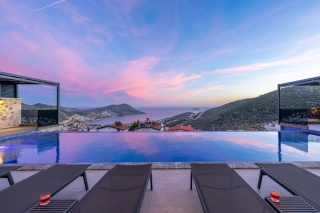 Villa Elit 3 – Kalkan Akbel’de 5 Yatak Odalı, Deniz Manzaralı Villa