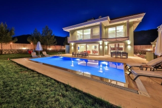Villa Safter – Abgeschirmter Pool, Jacuzzi & 2-Schlafzimmer-Villa 