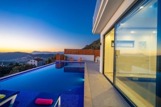Villa Glorya – Kördere’de Korunaklı Havuzlu, Kapalı Isıtmalı Havuzlu