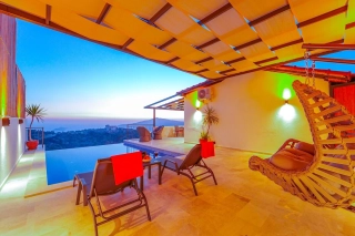 Villa Reis – Kalkan Sarnıçbaşı’nda Korunaklı Havuzlu, Jakuzili, Balayı