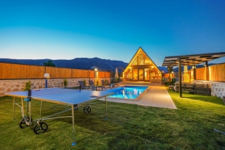 Villa Aslan Bezirgan – Korunaklı, Jakuzili Balayı Villası | Bezirgan