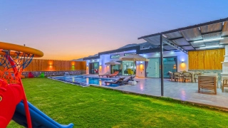 Villa Yalım – Geschützte Familienvilla mit Jacuzzi in Sarıbelen