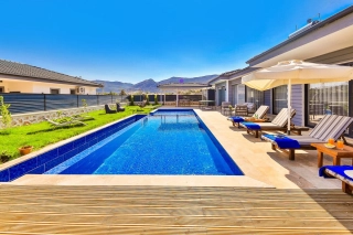 Villa Zümrüt Sarıbelen – Luxusvilla mit Whirlpool & Kinderspielplatz