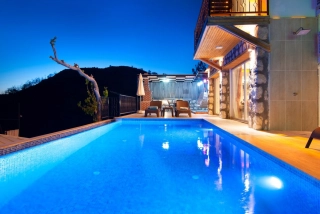 Villa Saten | Kalkan İslamlar Lapaz’da 2 Yatak Odalı, Jakuzili ve Doğa