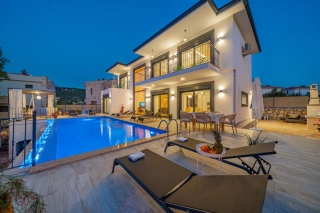 Villa Akça Kaş | 4-Schlafzimmer-Villa mit Geschütztem Pool & Jacuzzi 
