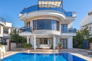 Villa Jonathan – Luxury 5 Bedroom Sea View Villa Near the Beach