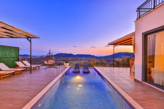 Villa Ases – Abgeschirmte Luxusvilla mit Pool & Naturblick in Kaş 