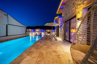 Villa Anemon 1 – Kalkan Akbel’de Jakuzili & Korunaklı Havuzlu Villa