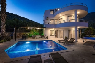 Villa Zafira – Central 3-Bedroom Villa with Jacuzzi in Kalkan Ortaalan