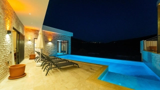 Villa Su Yolu 2 – Korunaklı Bahçe, Açık & Kapalı Havuz, Jakuzili